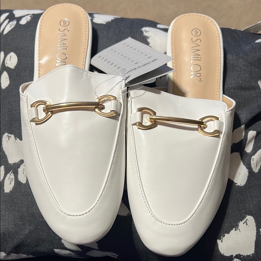 NWT Samilor White Mules with Gold Accent